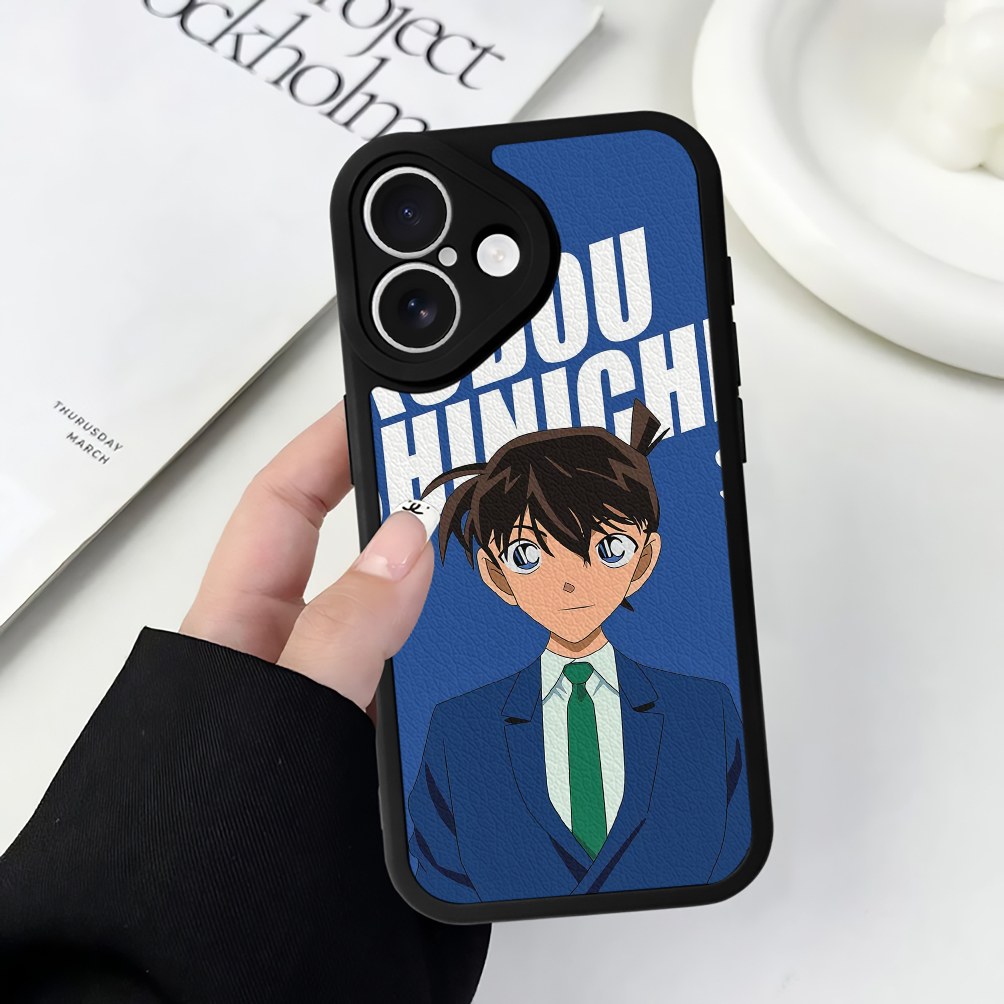 （画像用） 名探偵コナン Detective Conan 【iPhone 16シリーズ対応】シリコンスマホケース（レザー調） 材質：シリコン